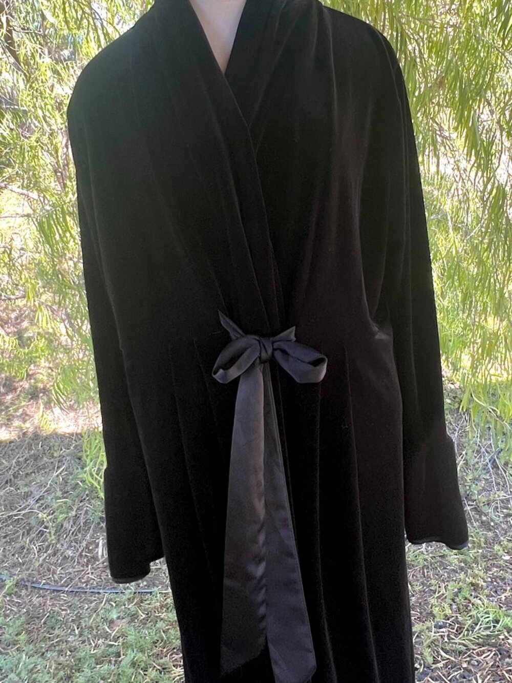 Soma Intimates Black Velvet Robe - Wrap Around - Flared Sleeves - Size Large - Picture 2 of 13